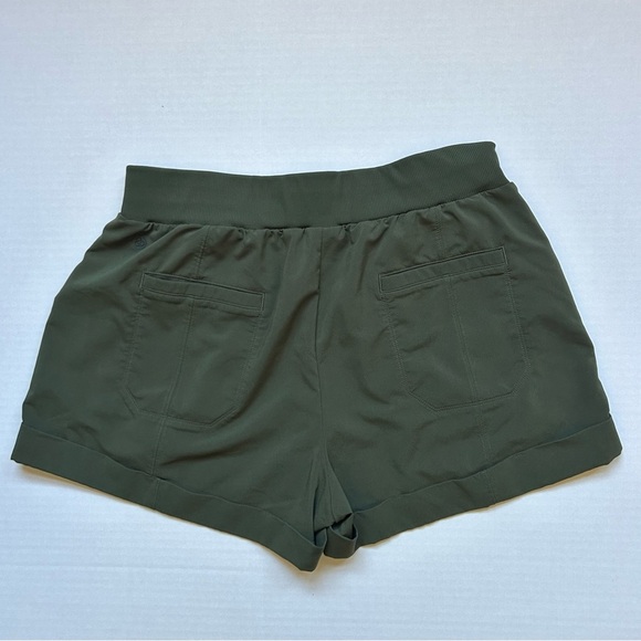 Zella Getaway Cargo Shorts in Army Green Sz M - Picture 3 of 7